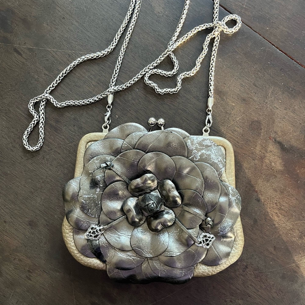Brighton 3D floral kisslock clutch crossbody bag Rosalie silver pewter